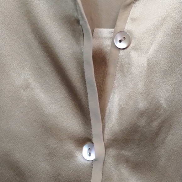Talbots Pure Silk Blouse Shirt Size 14  Gold Button Down EUC - Picture 4 of 10